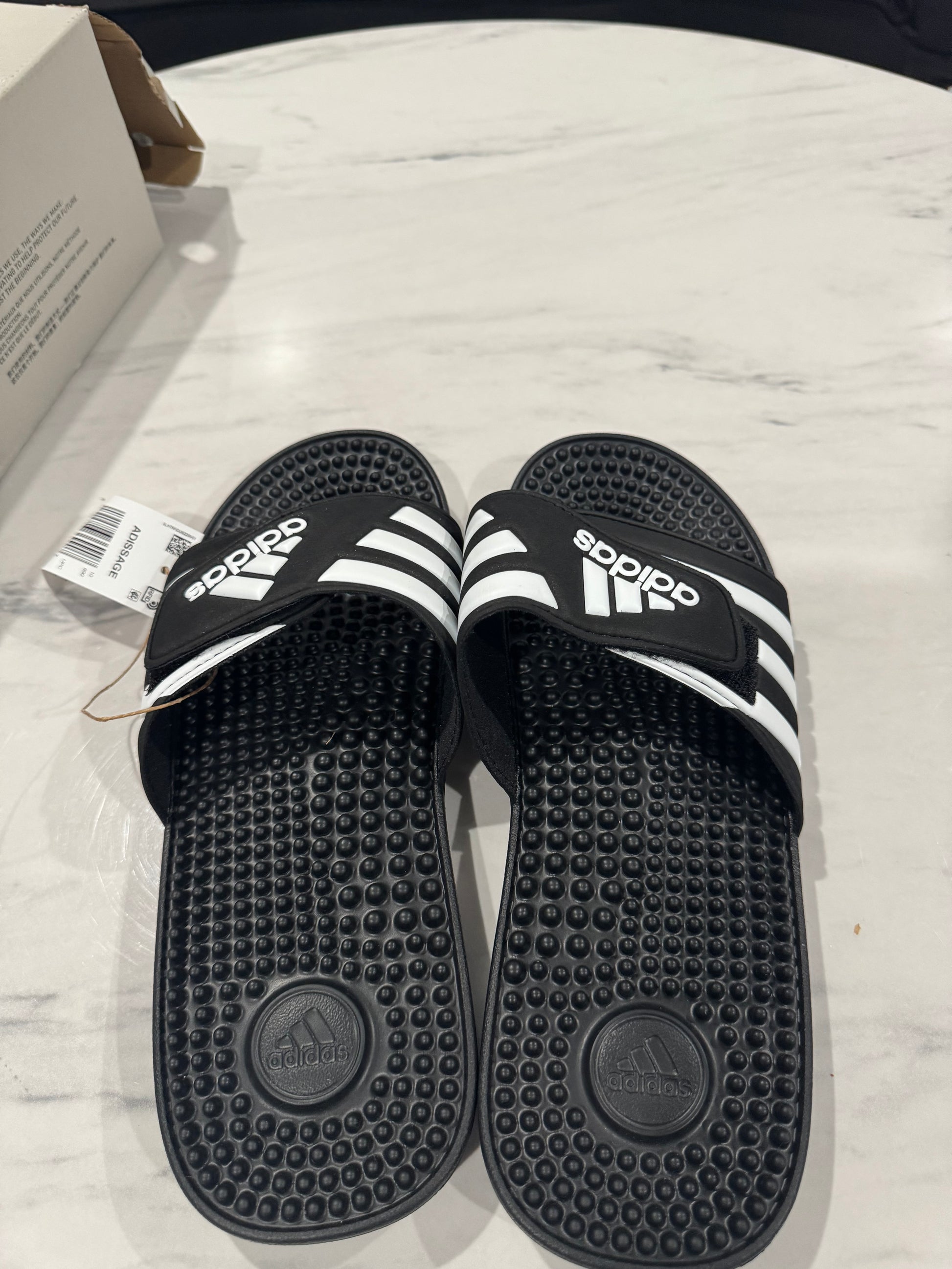 Adissage Sandles