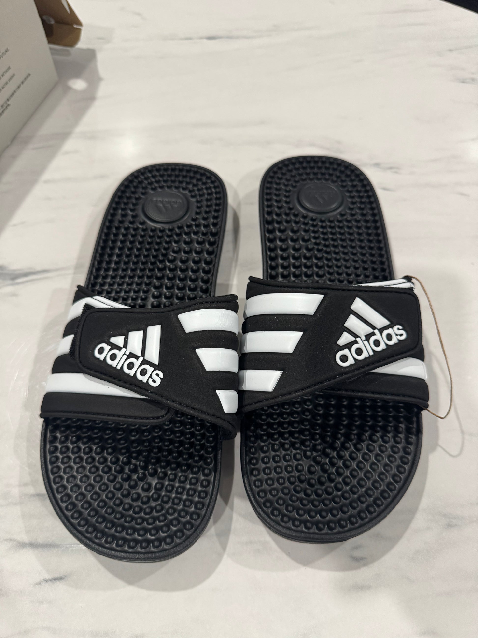 Adissage Sandles